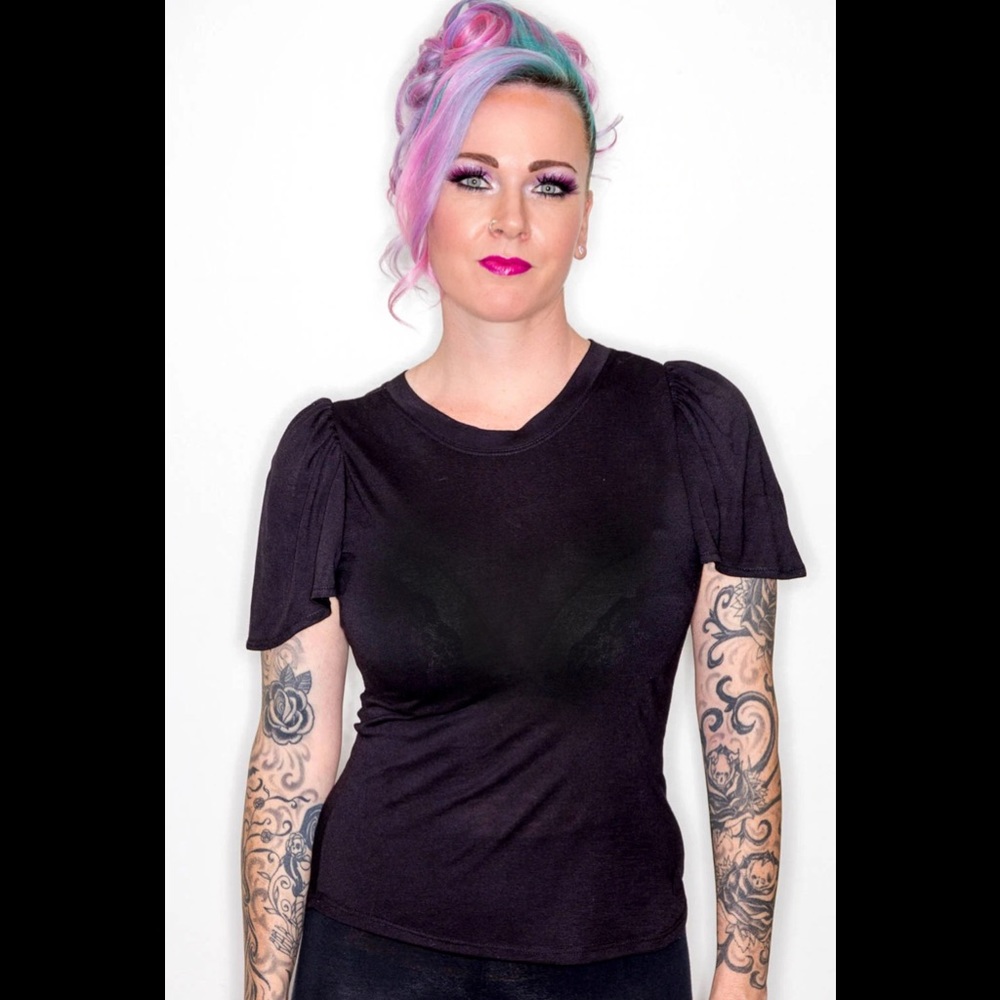 NWT Jessica Louise Flutter Sleeve Top